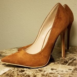 Suede pump